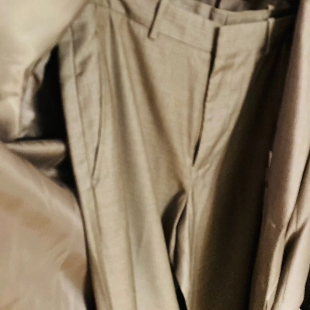 Perry Ellis 3-Button 2-Piece Suit